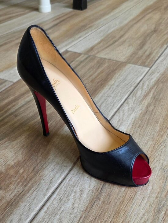 CHRISTIAN LOUBOUTIN New Very Prive 120 Patent Leather Pumps  Christian Louboutin Very Prive 120  Peep Toe Black Leather Pumps Eur. 38.5